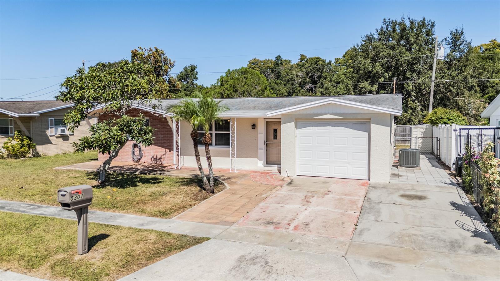 HOLIDAY GARDENS - Residential