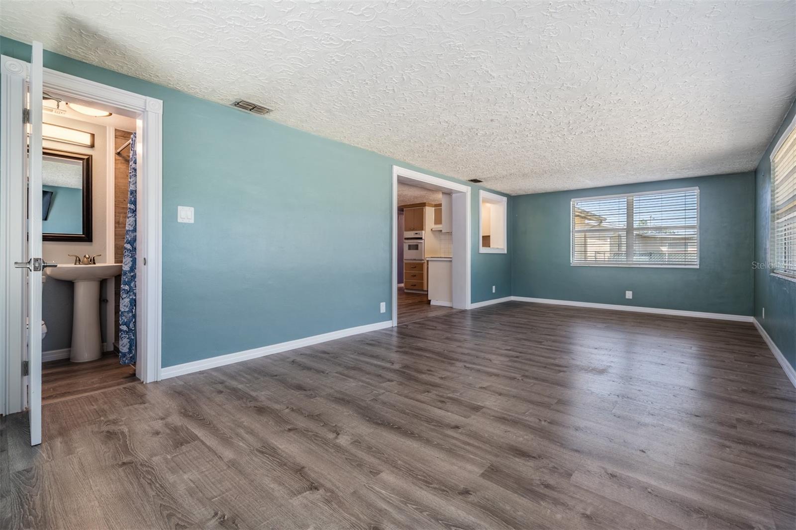 HOLIDAY GARDENS - Residential