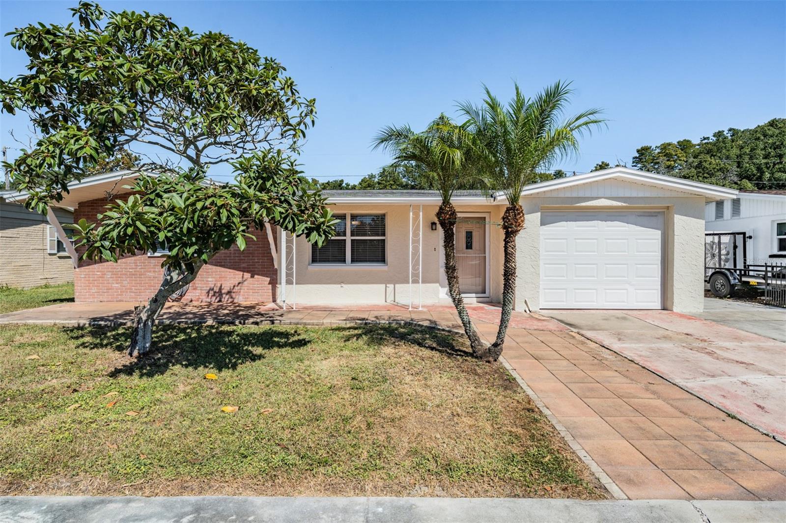 HOLIDAY GARDENS - Residential