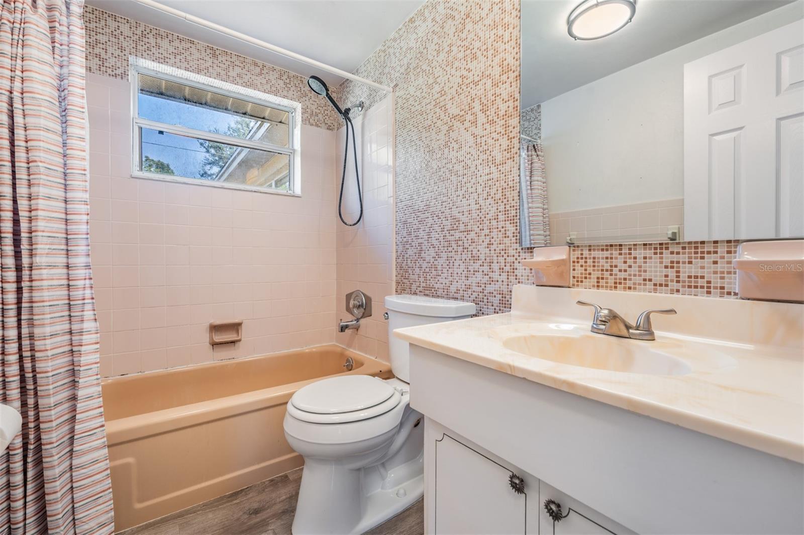 HOLIDAY GARDENS - Residential