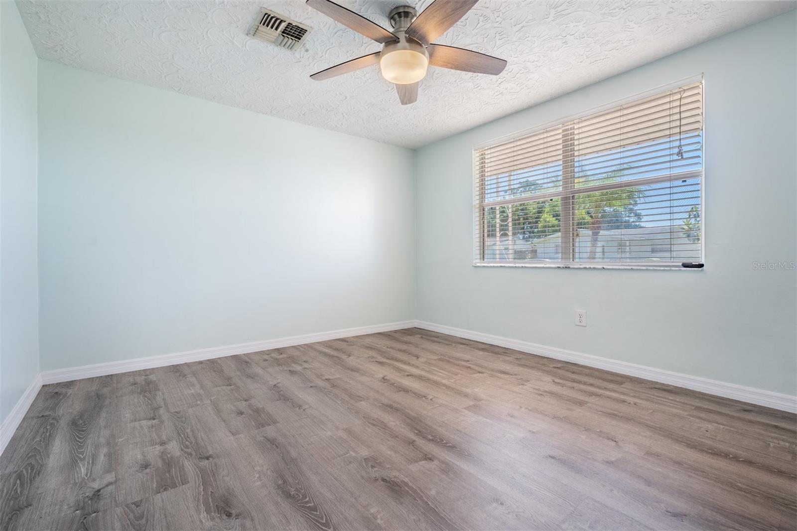 HOLIDAY GARDENS - Residential