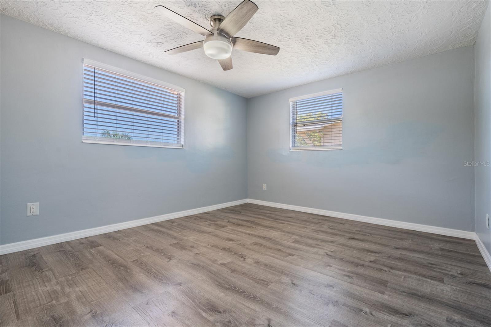 HOLIDAY GARDENS - Residential