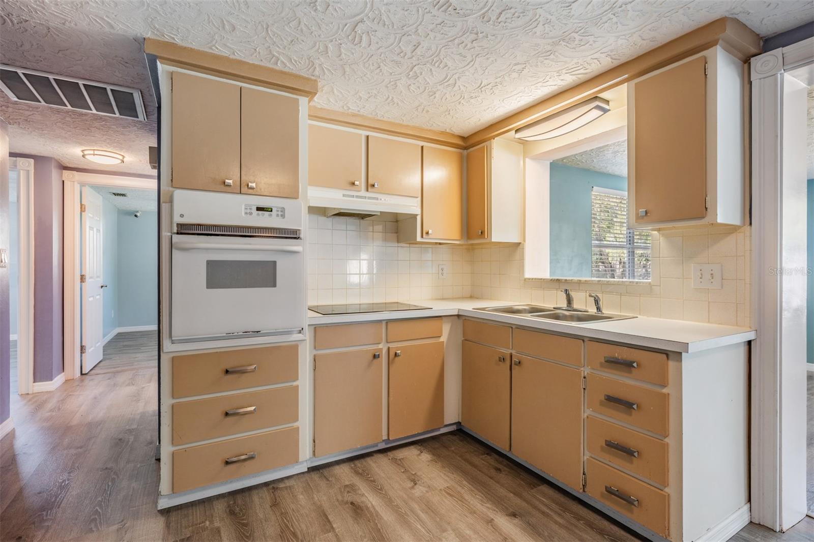 HOLIDAY GARDENS - Residential