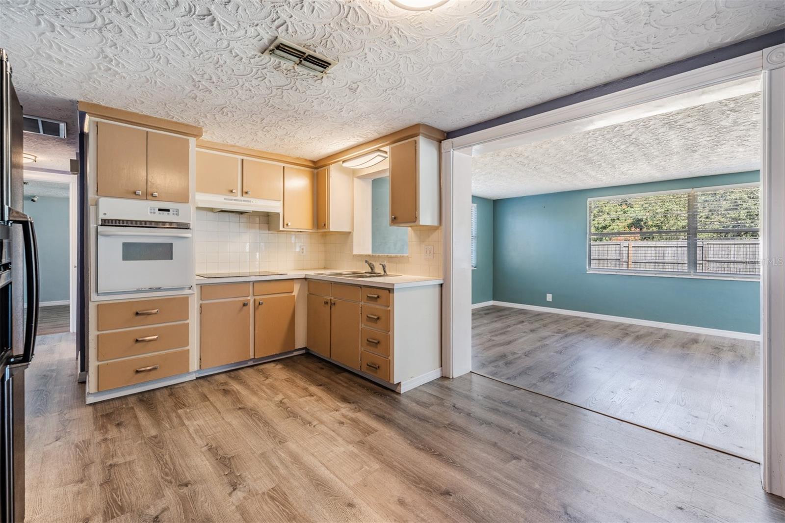 HOLIDAY GARDENS - Residential