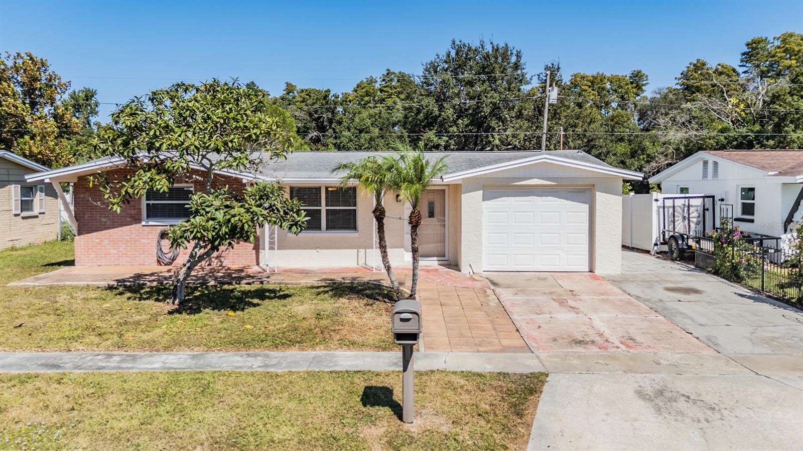 HOLIDAY GARDENS - Residential