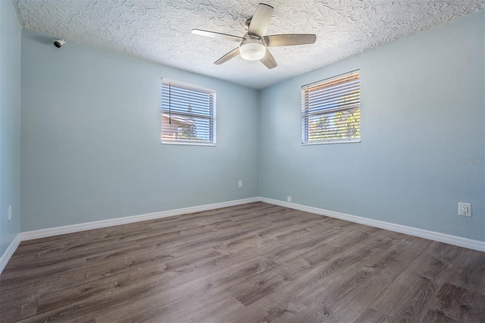 HOLIDAY GARDENS - Residential