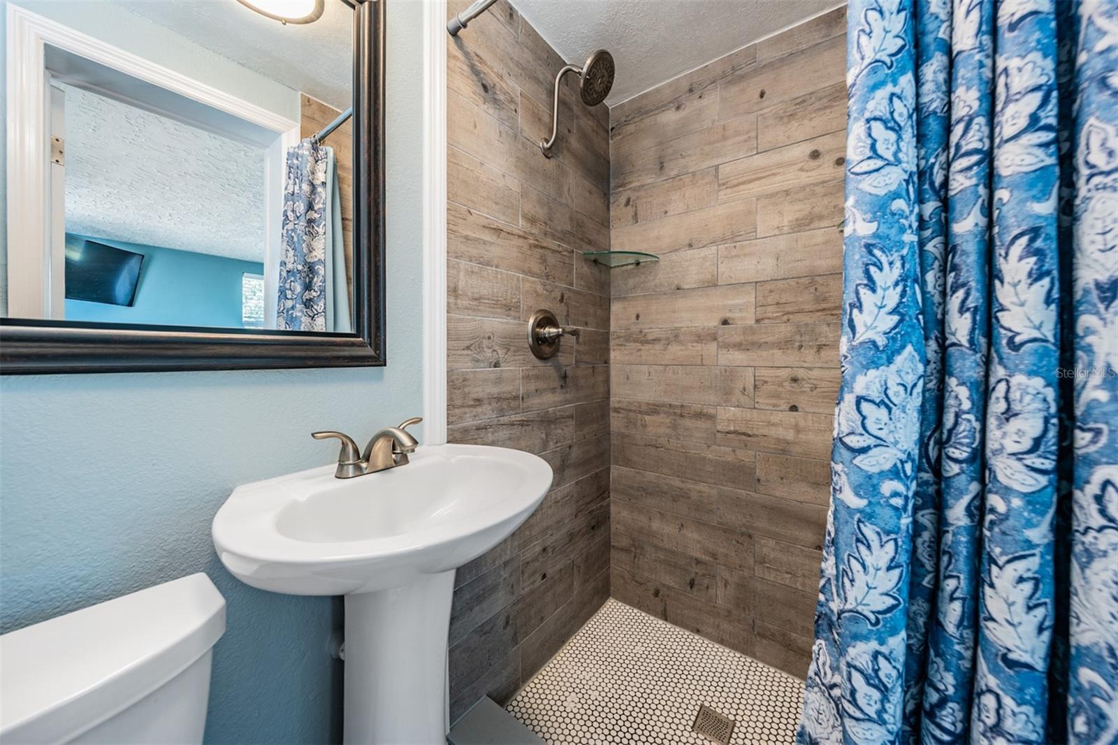 HOLIDAY GARDENS - Residential