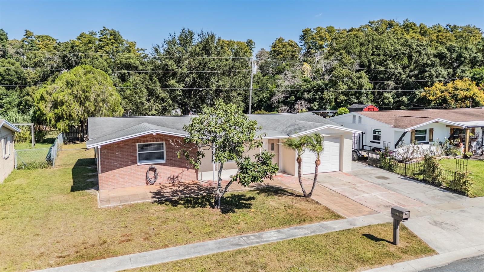 HOLIDAY GARDENS - Residential