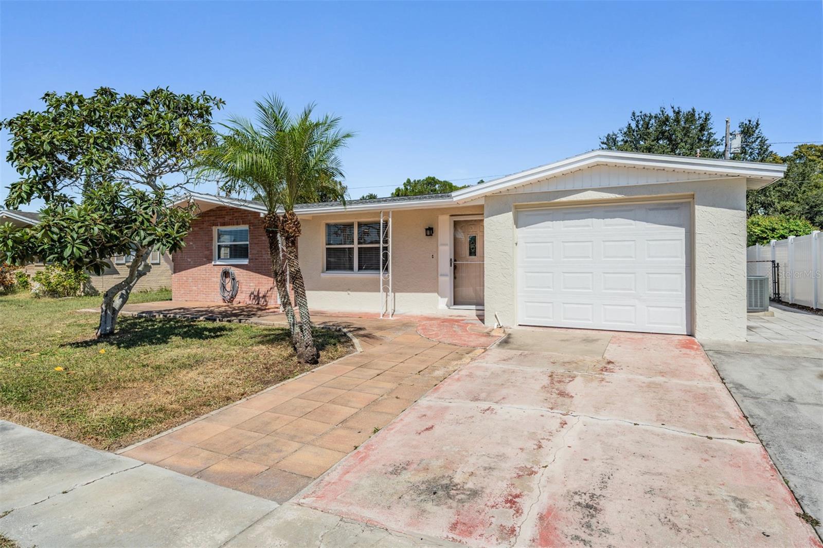 HOLIDAY GARDENS - Residential