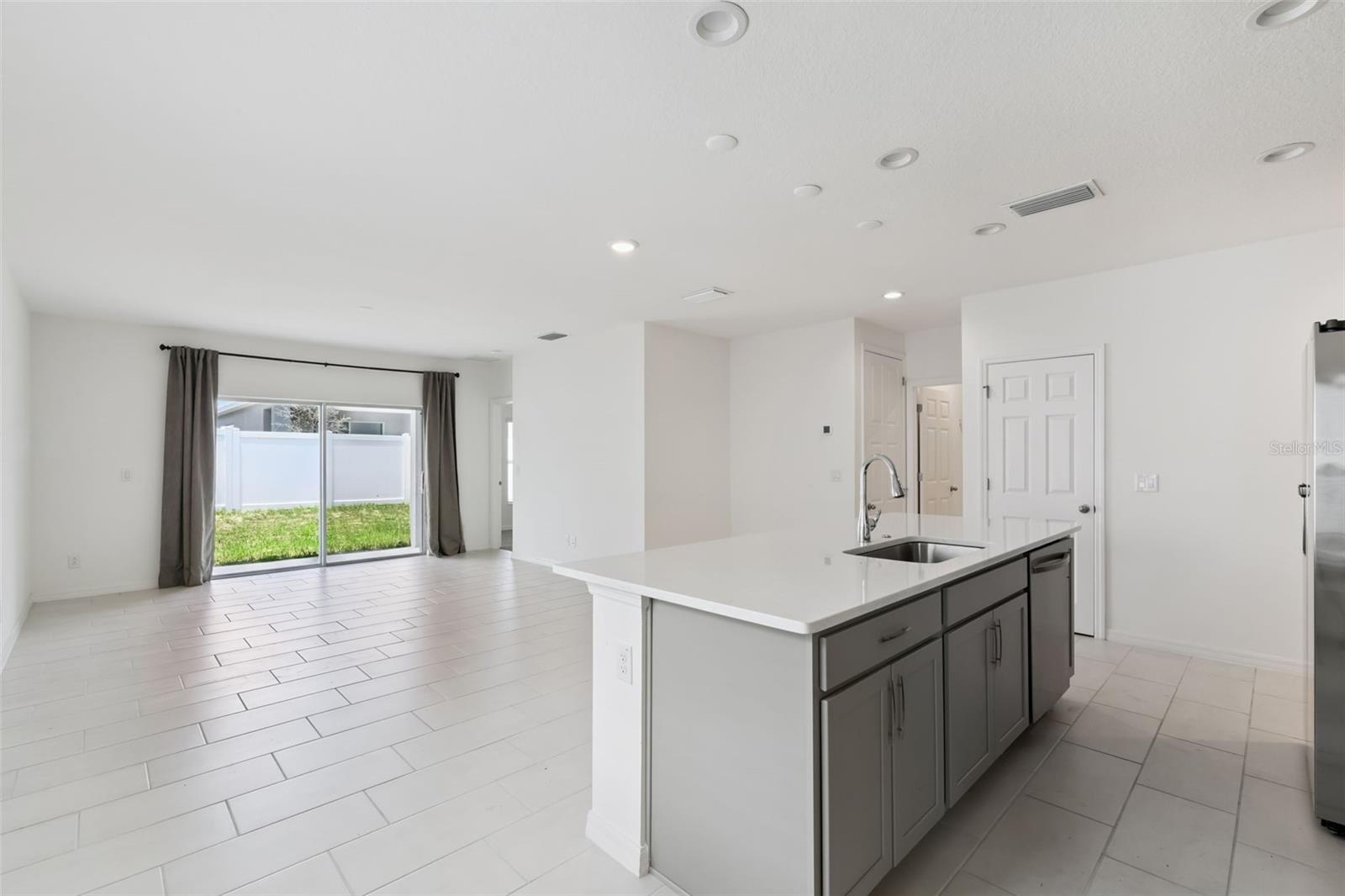 TRINITY LAKES - Residential