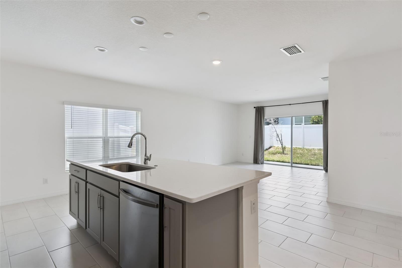 TRINITY LAKES - Residential