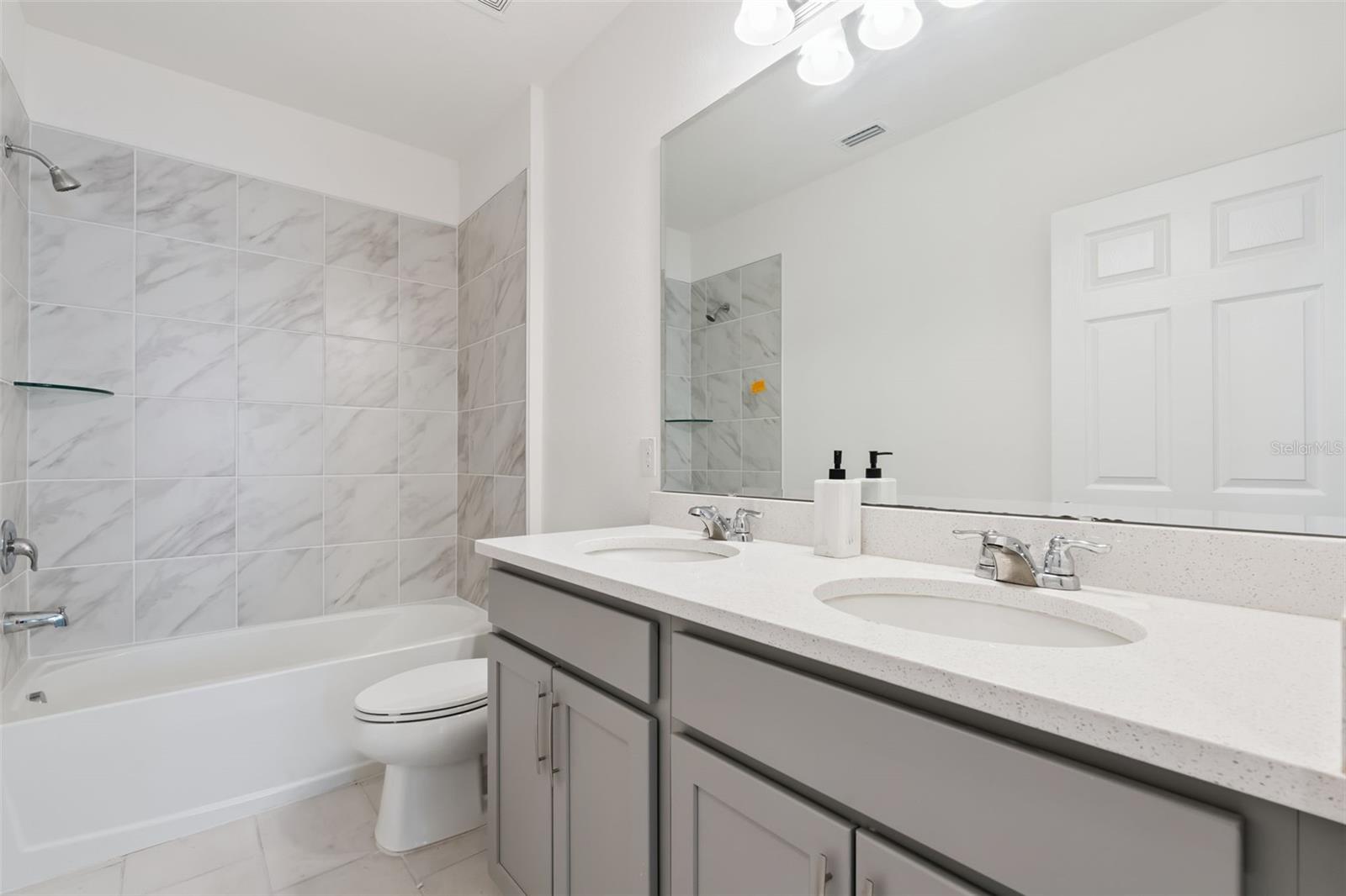 TRINITY LAKES - Residential