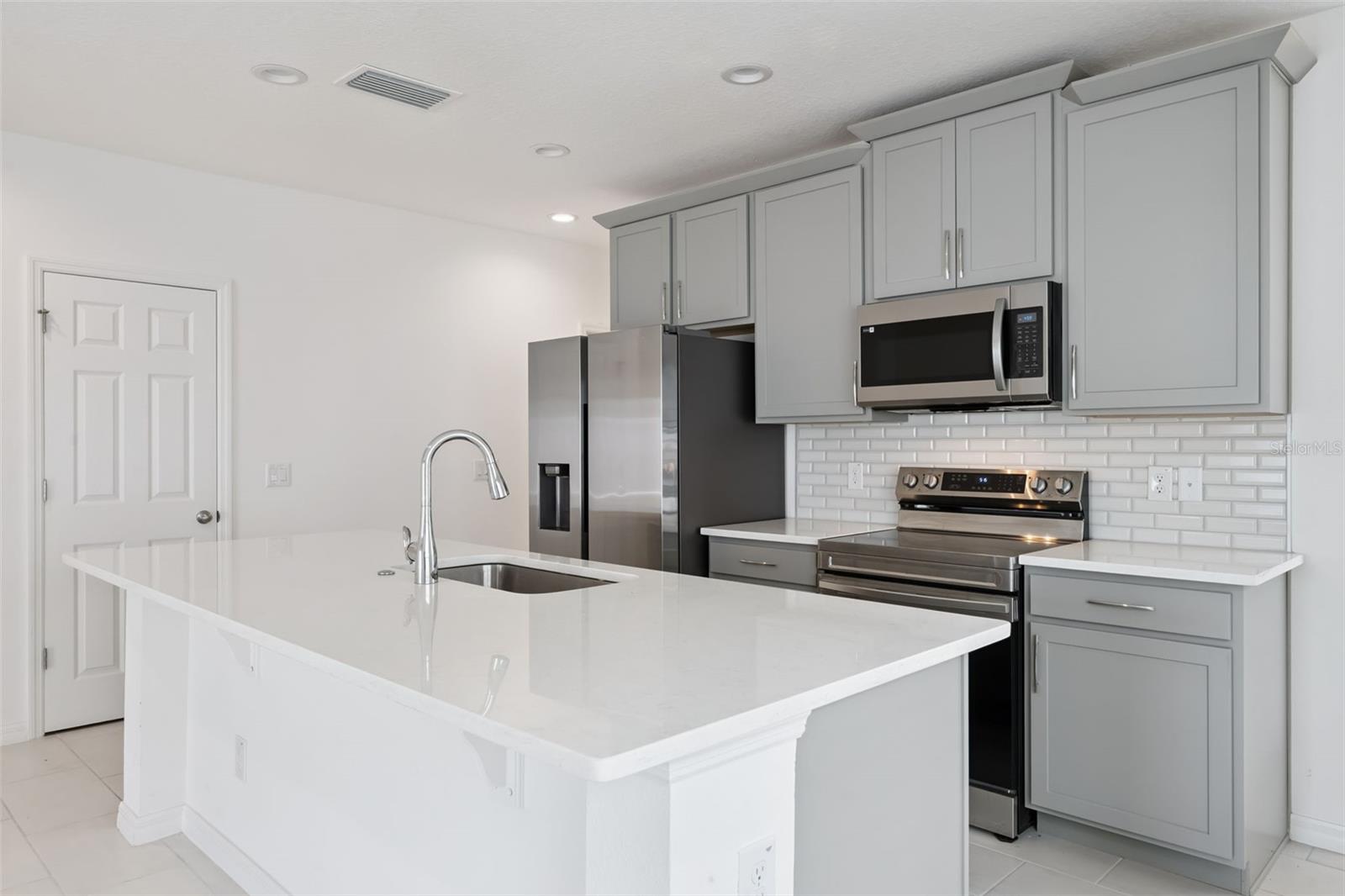 TRINITY LAKES - Residential