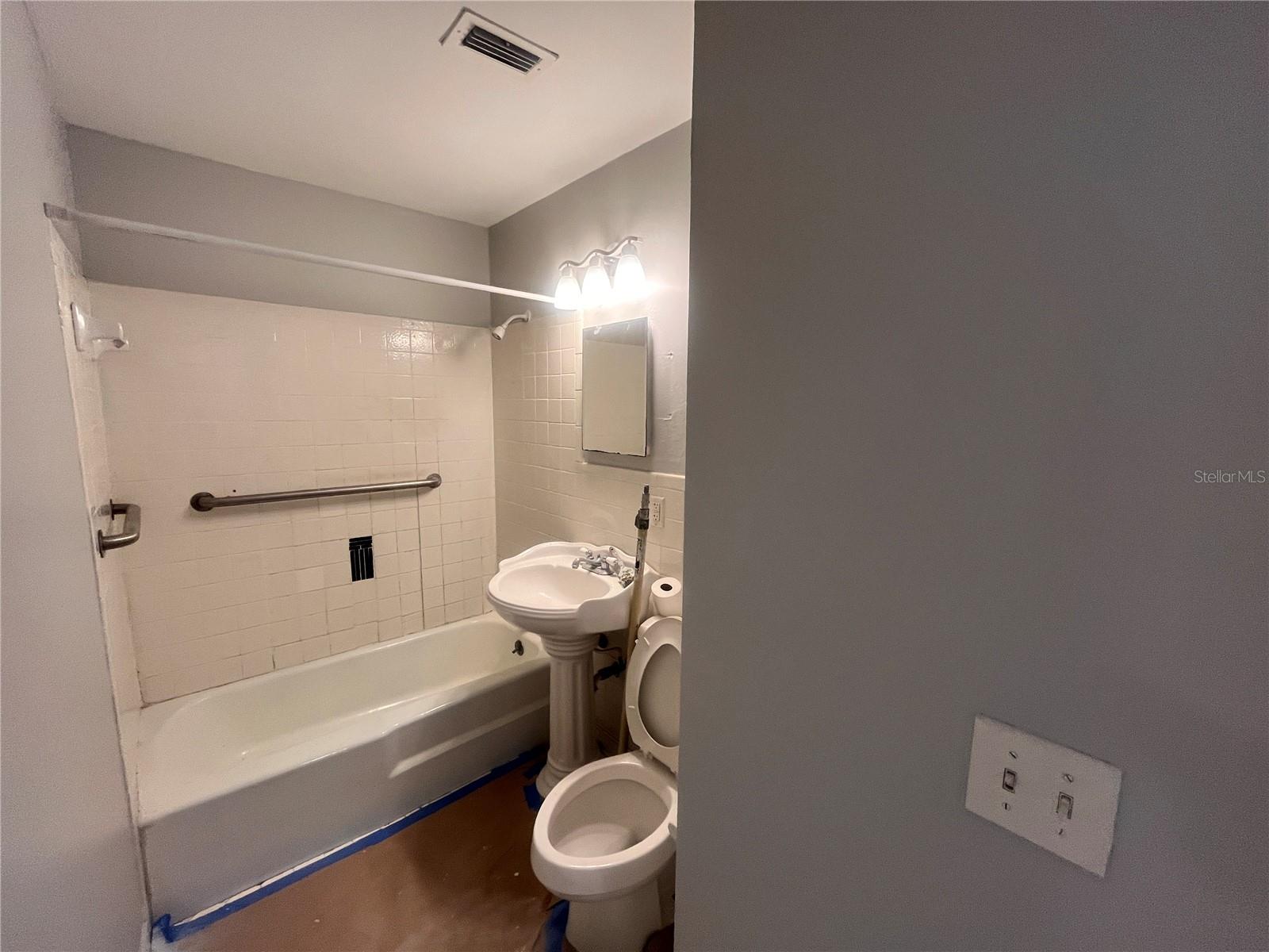 HILLS LAKE ELBERT - Residential Lease