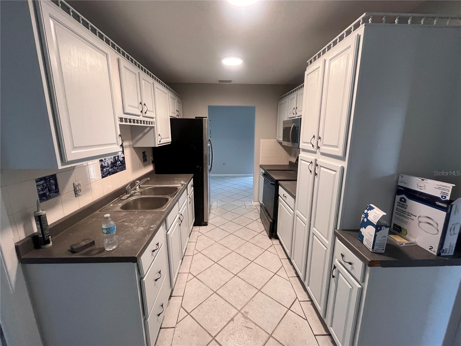 HILLS LAKE ELBERT - Residential Lease
