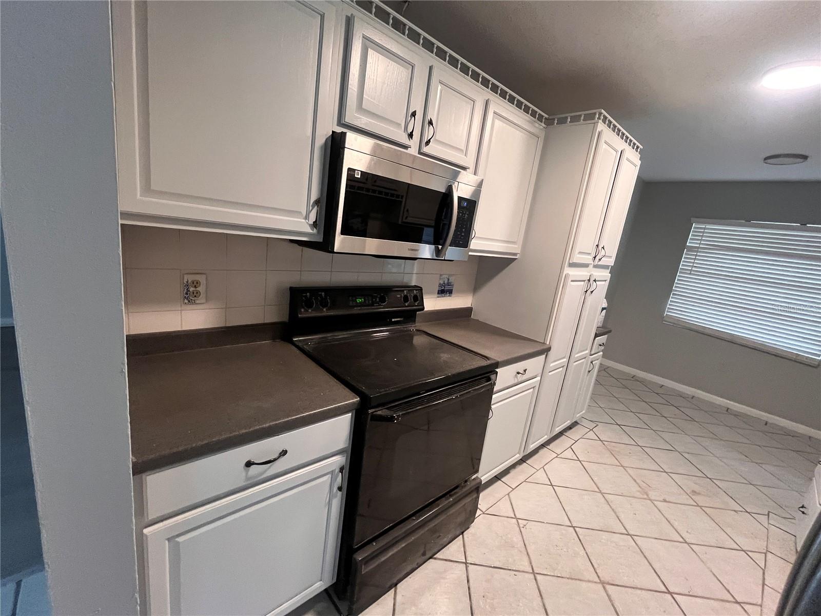 HILLS LAKE ELBERT - Residential Lease