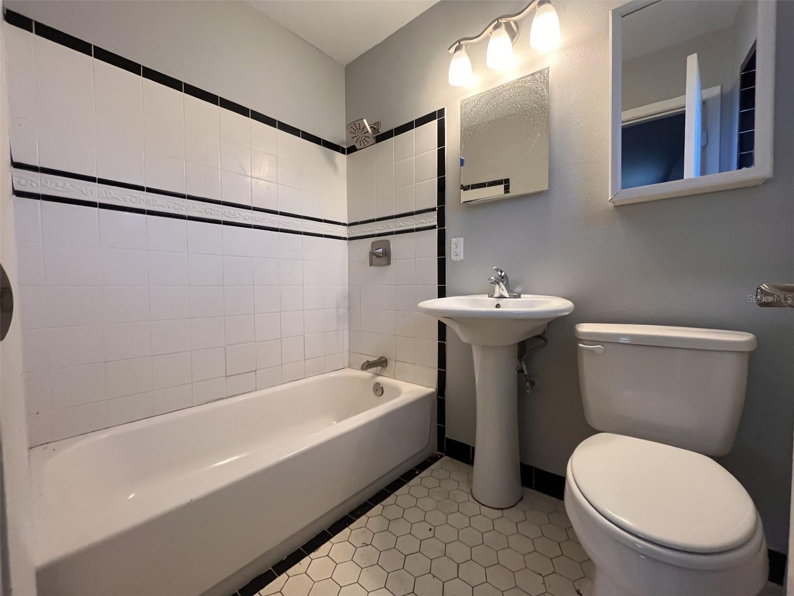 HILLS LAKE ELBERT - Residential Lease