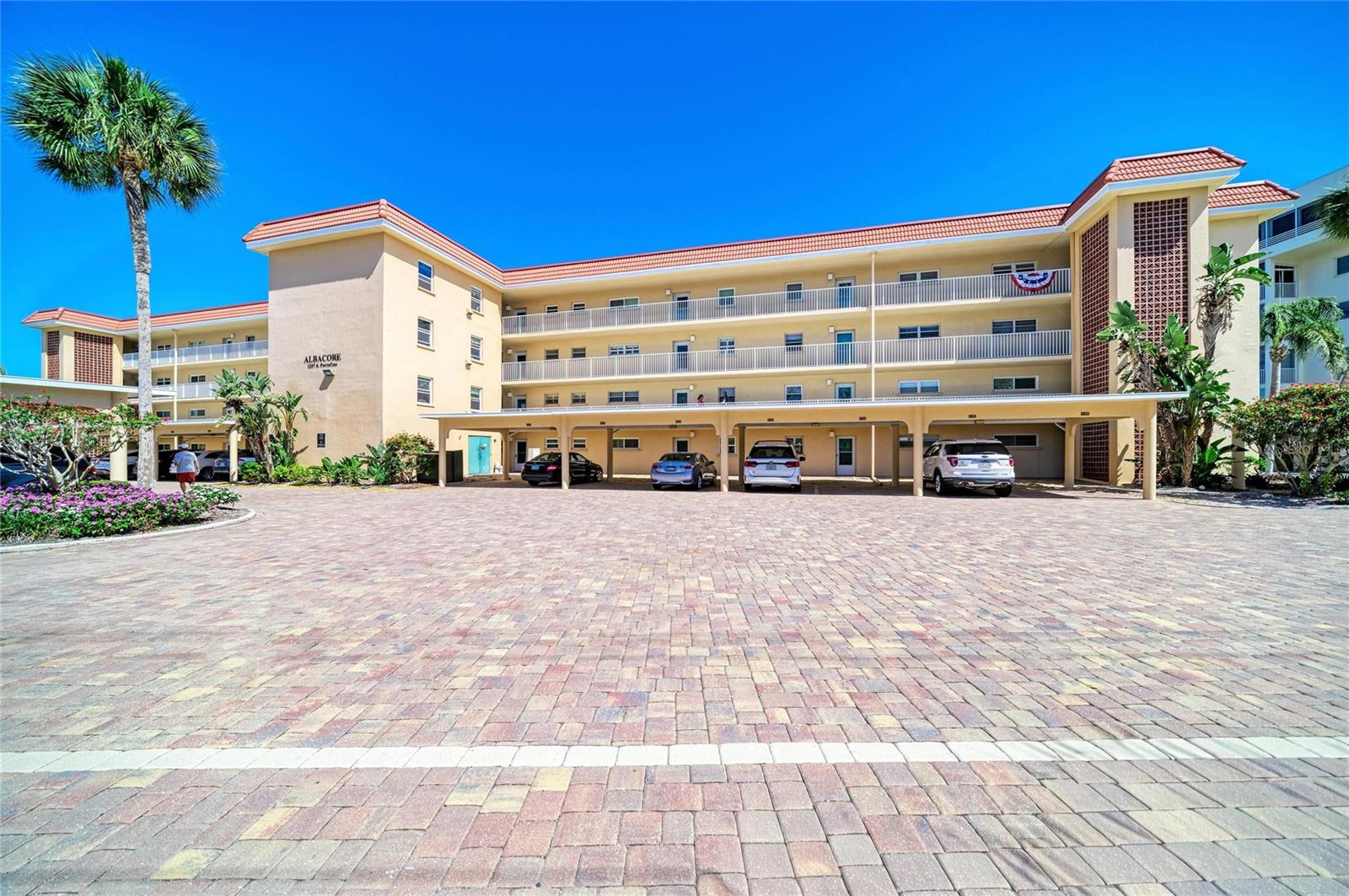 SIESTA HARBOR I - Residential