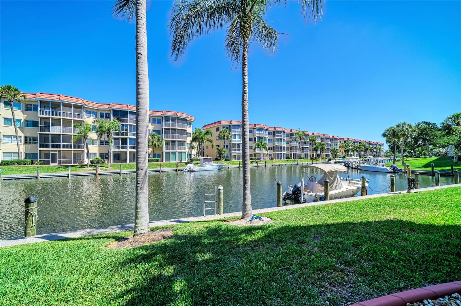 SIESTA HARBOR I - Residential