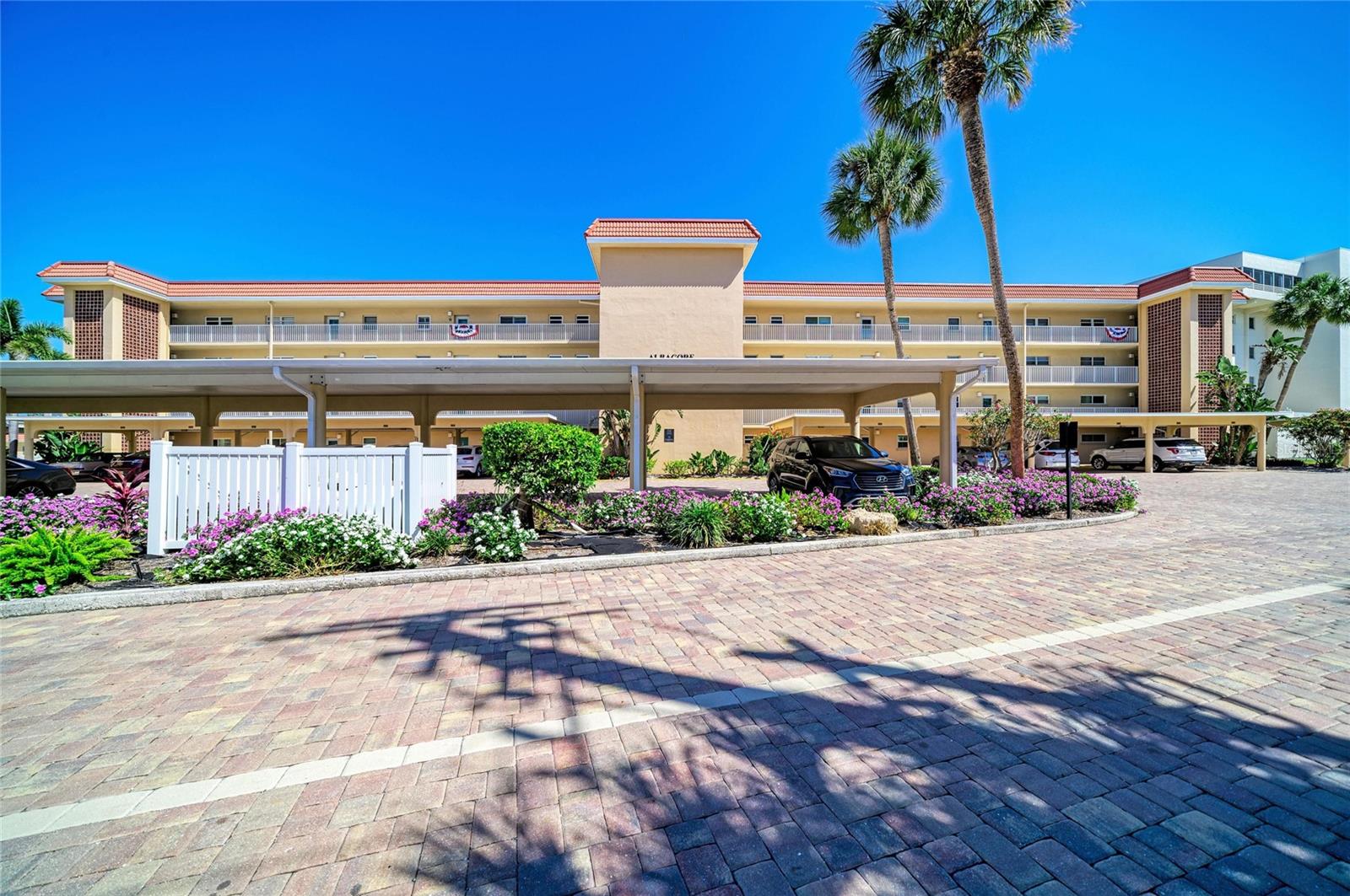 SIESTA HARBOR I - Residential
