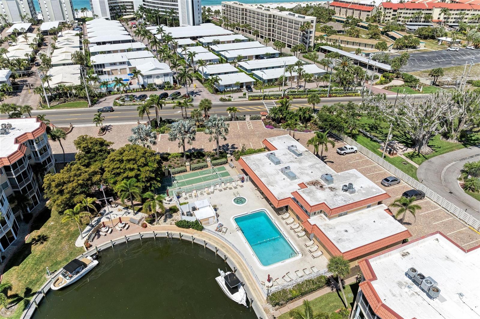 SIESTA HARBOR I - Residential