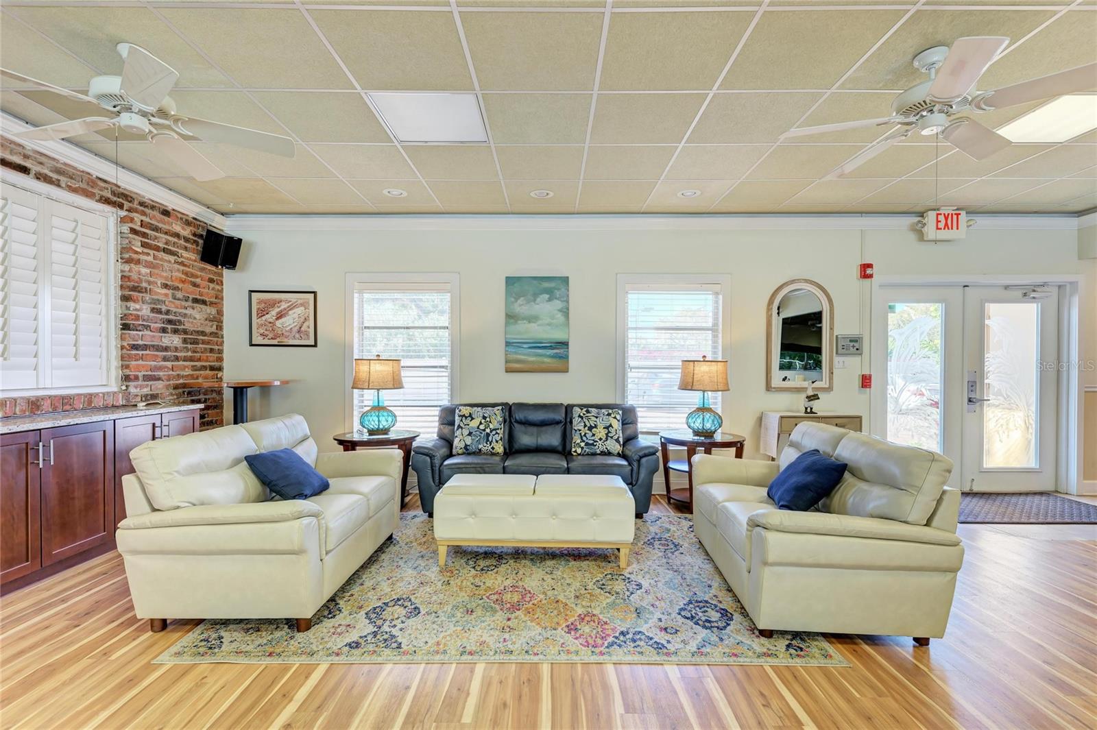SIESTA HARBOR I - Residential