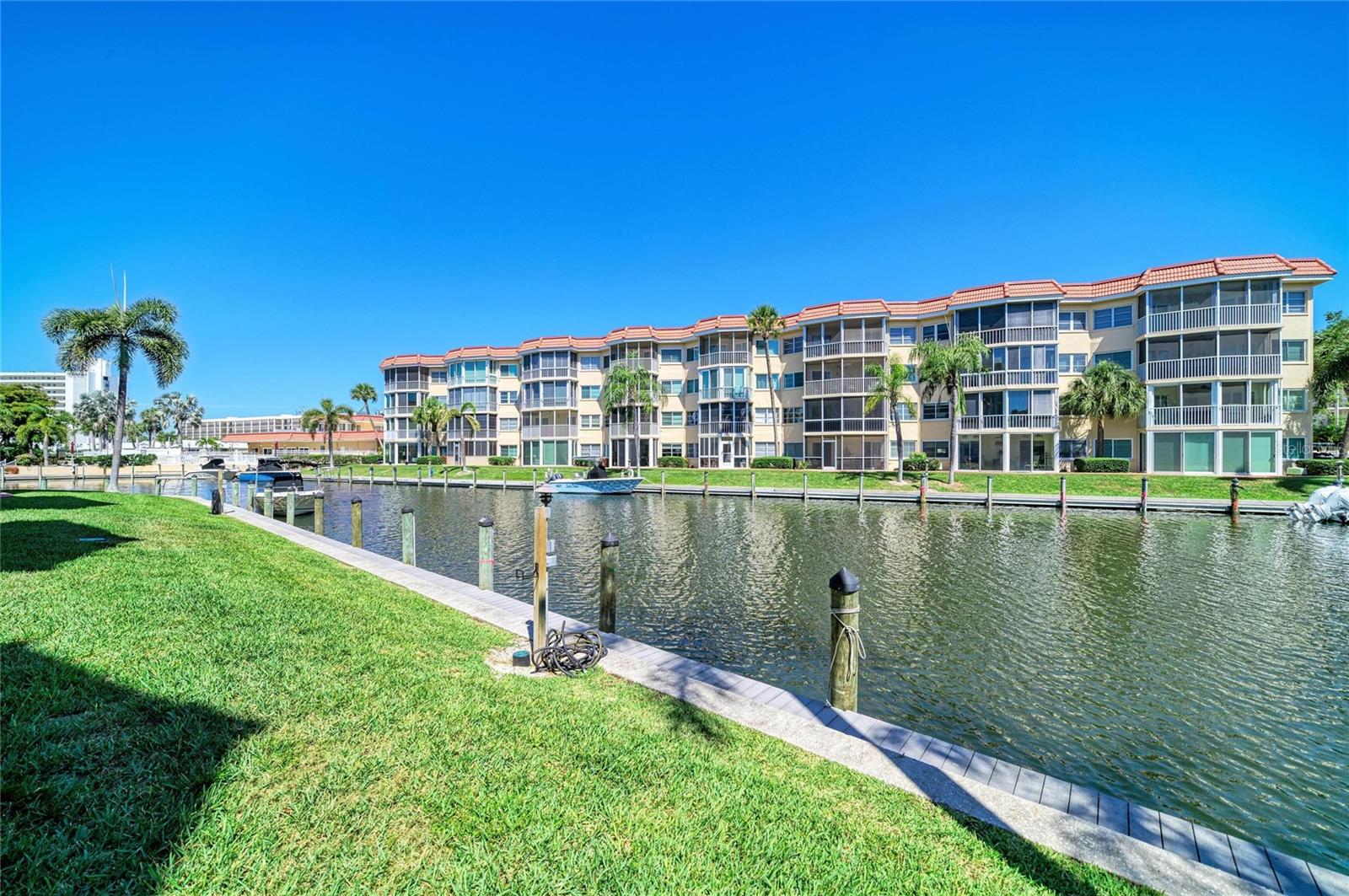 SIESTA HARBOR I - Residential