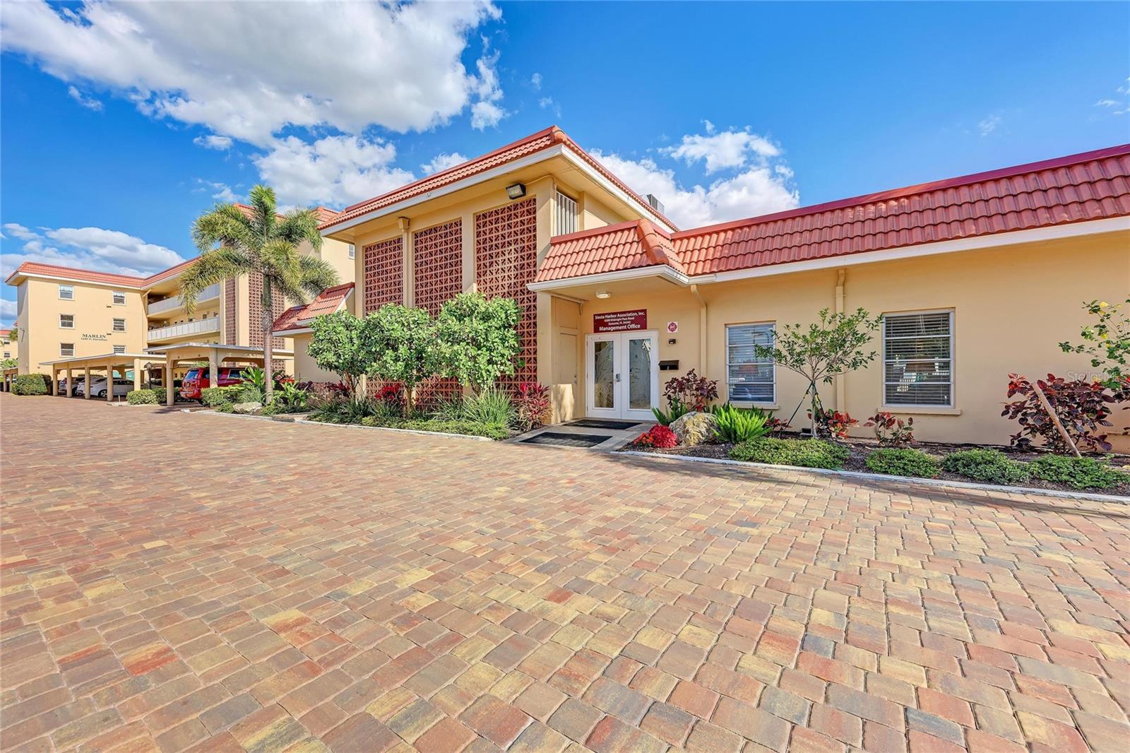 SIESTA HARBOR I - Residential