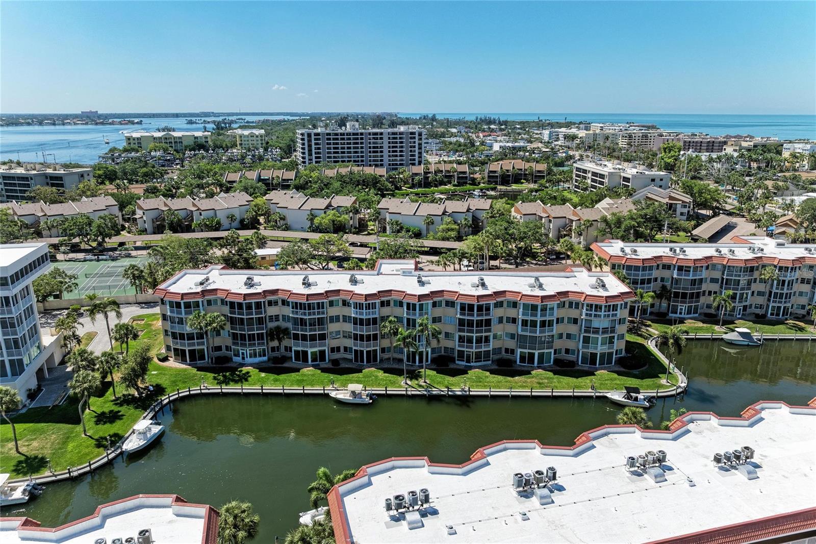 SIESTA HARBOR I - Residential