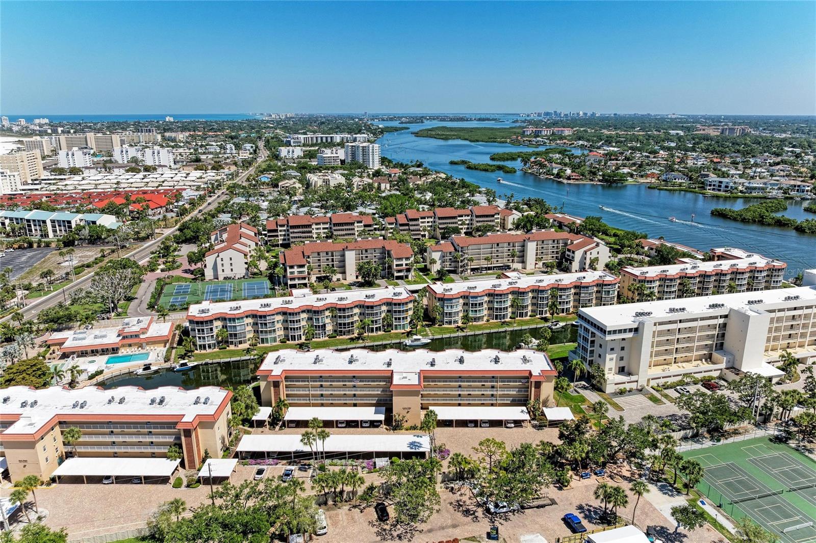 SIESTA HARBOR I - Residential