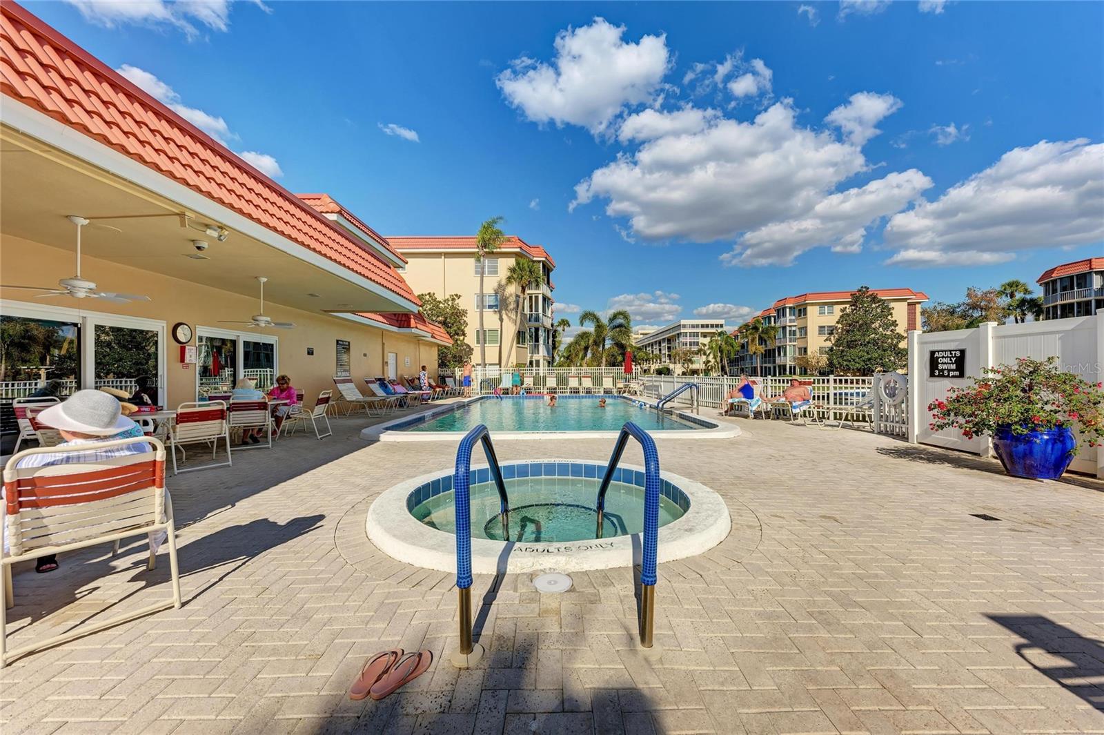 SIESTA HARBOR I - Residential