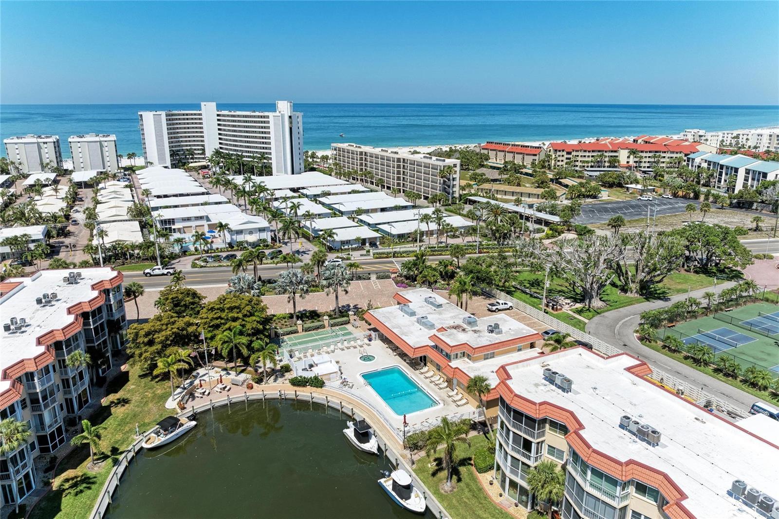 SIESTA HARBOR I - Residential