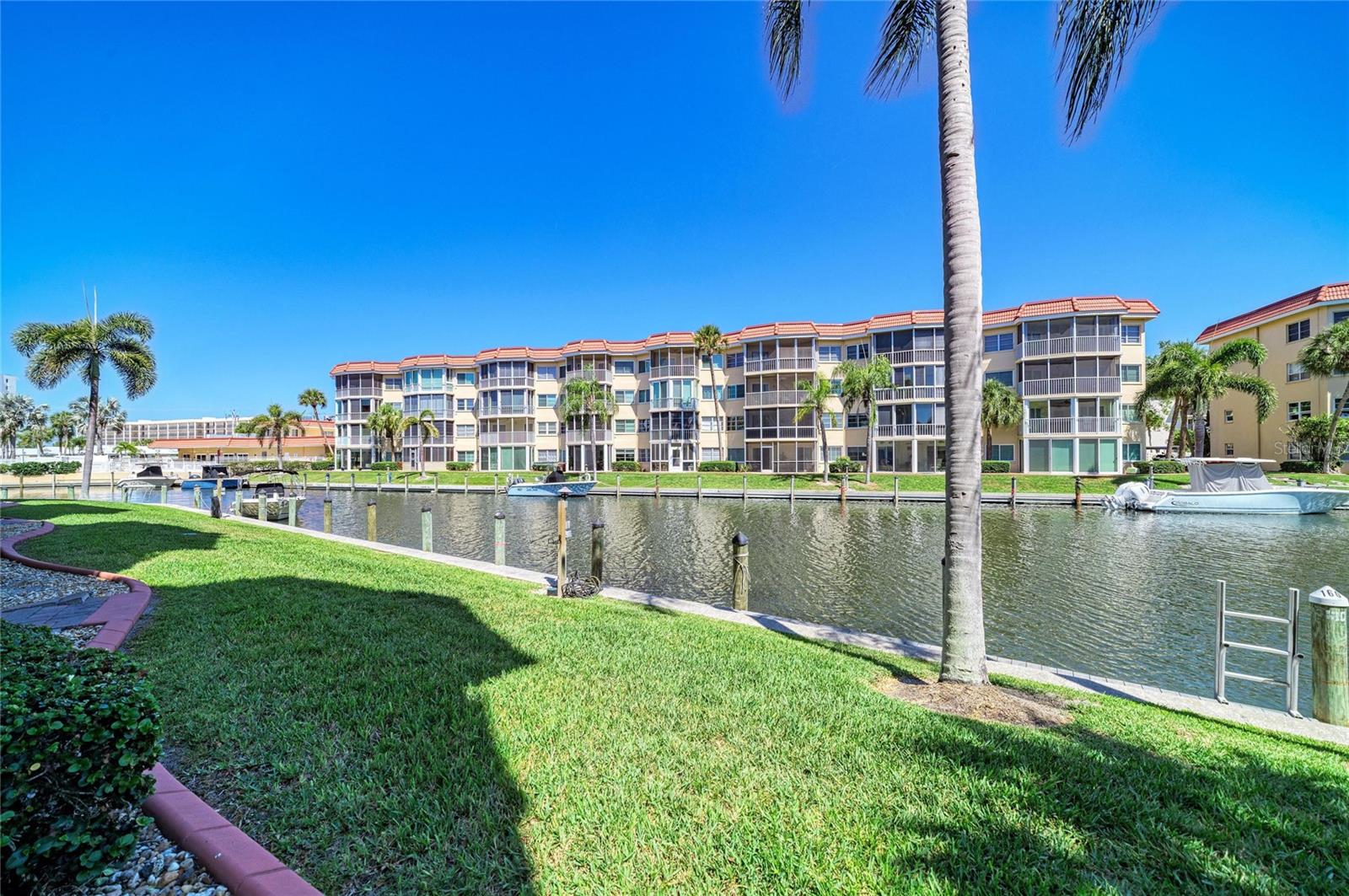 SIESTA HARBOR I - Residential