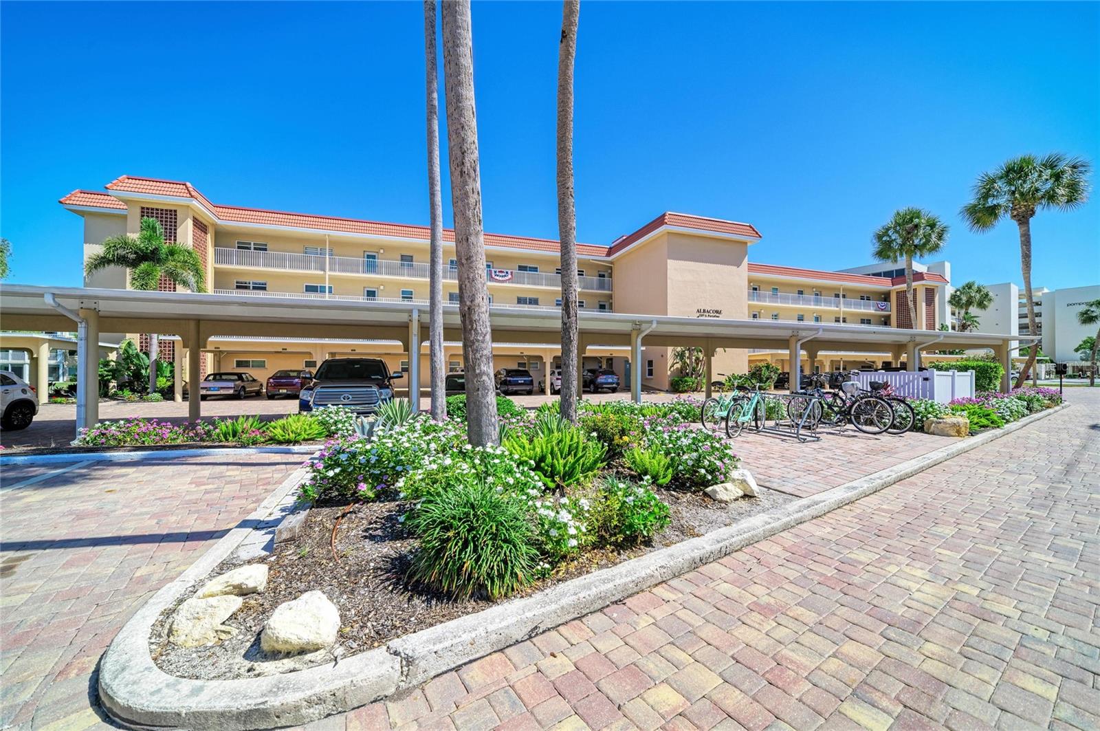 SIESTA HARBOR I - Residential
