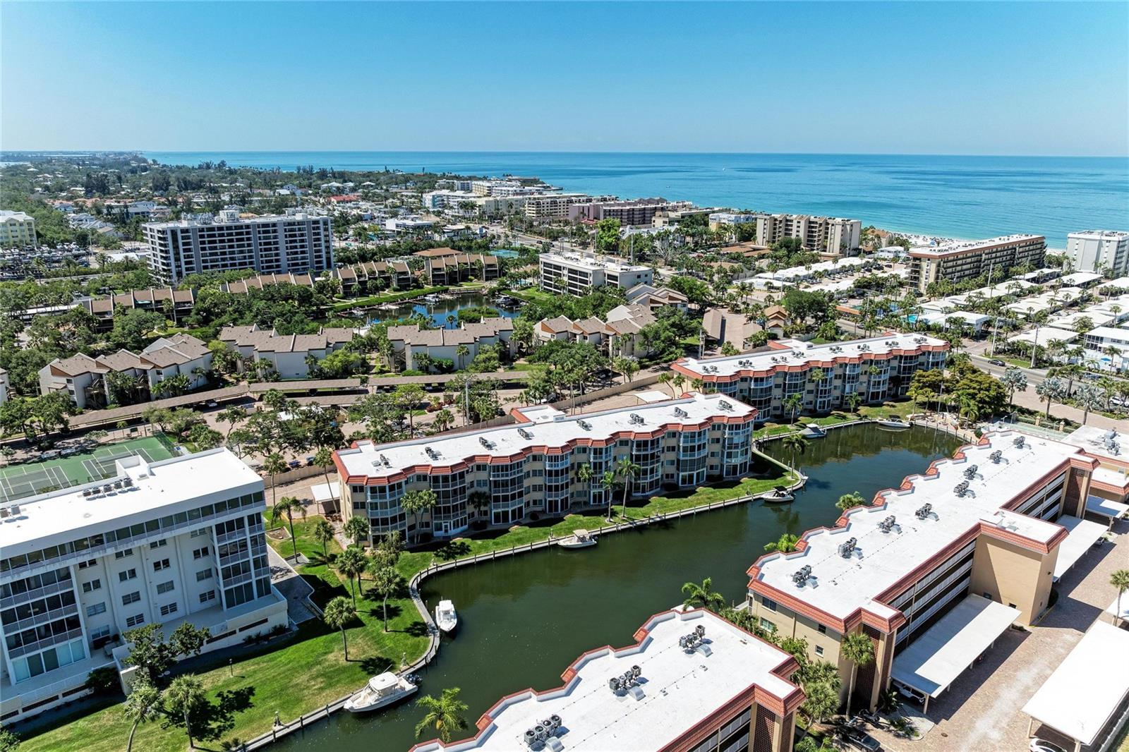 SIESTA HARBOR I - Residential
