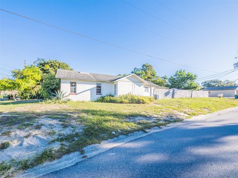 Photo of 1215 Morin Street, Eustis, FL 32726 (MLS # G5103319) Photo of 1215 Morin Street, Eustis, FL 32726 (MLS # G5103319)