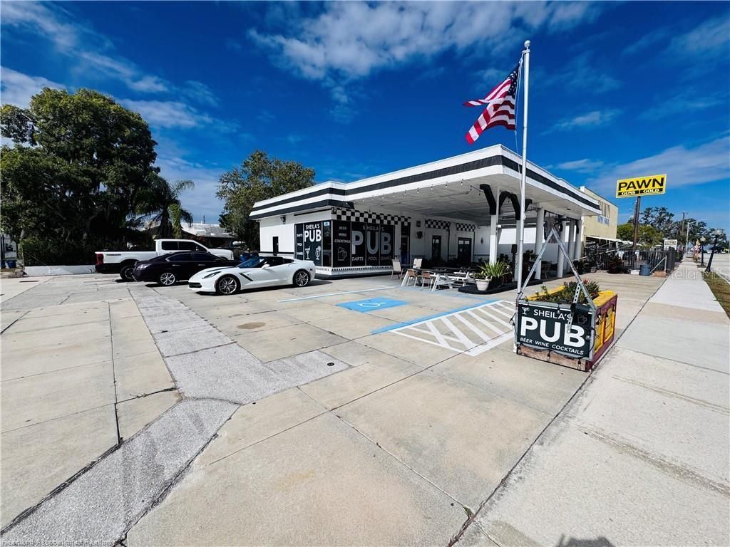 Photo of 407 N Ridgewood Drive, Sebring, FL 33870 (MLS # L4959633)