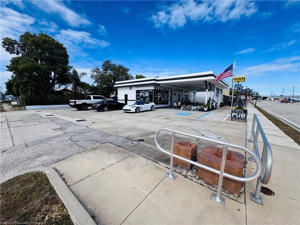 407 N RIDGEWOOD DRIVE