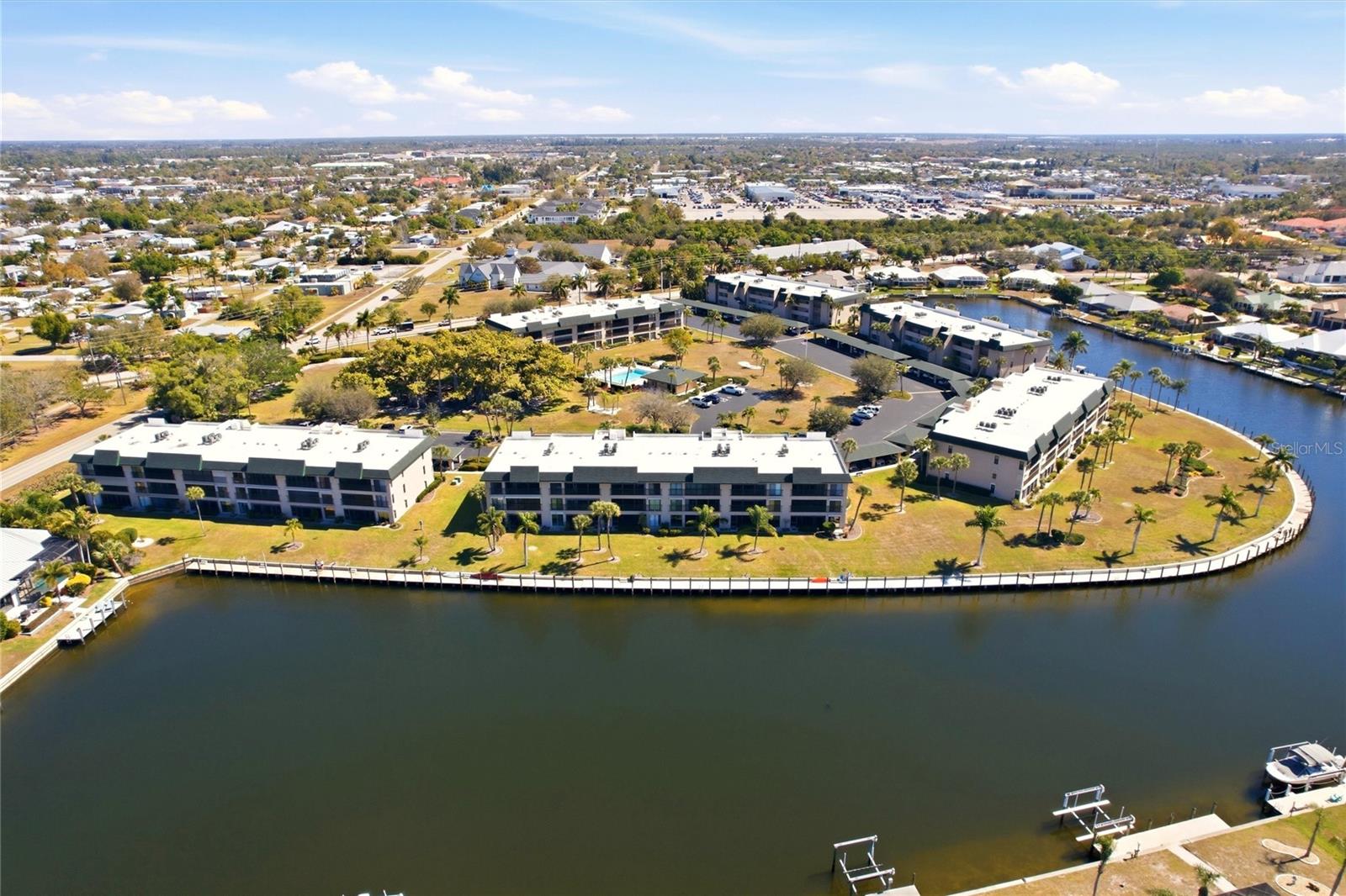 BANYAN POINT PH 01 - Residential