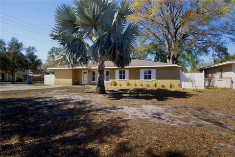 Photo of 10202 N Blvd, Tampa, FL 33612 (MLS # TB8481206)