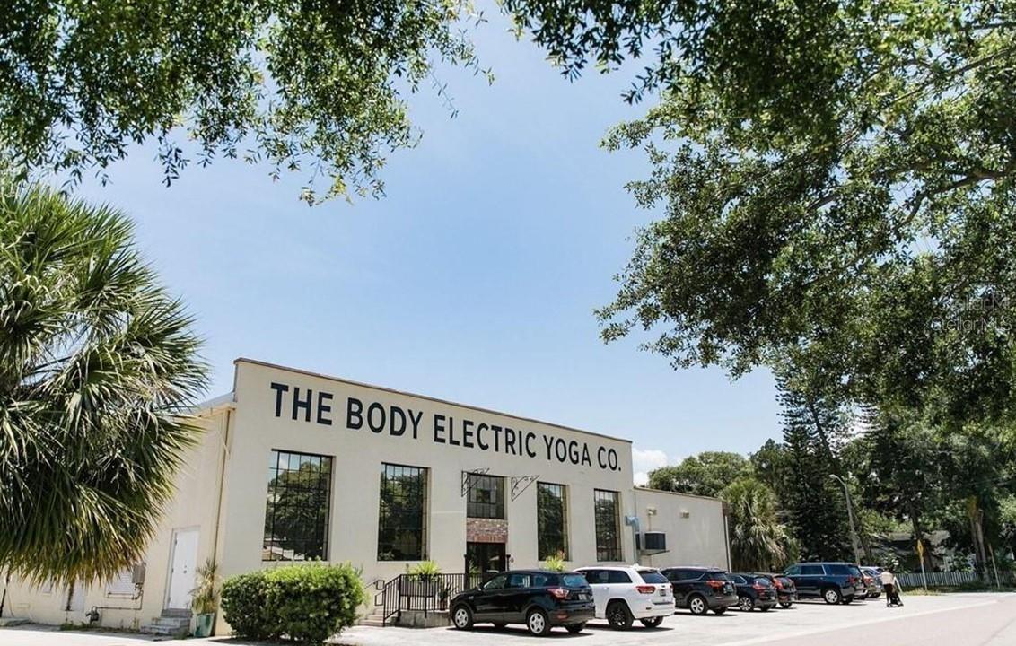 CRESCENT HEIGHTS - Residential Lease