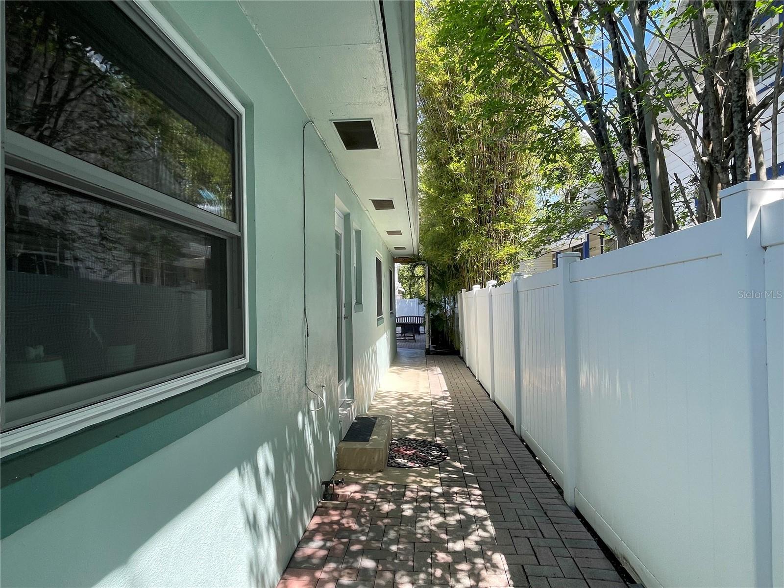 CRESCENT HEIGHTS - Residential Lease