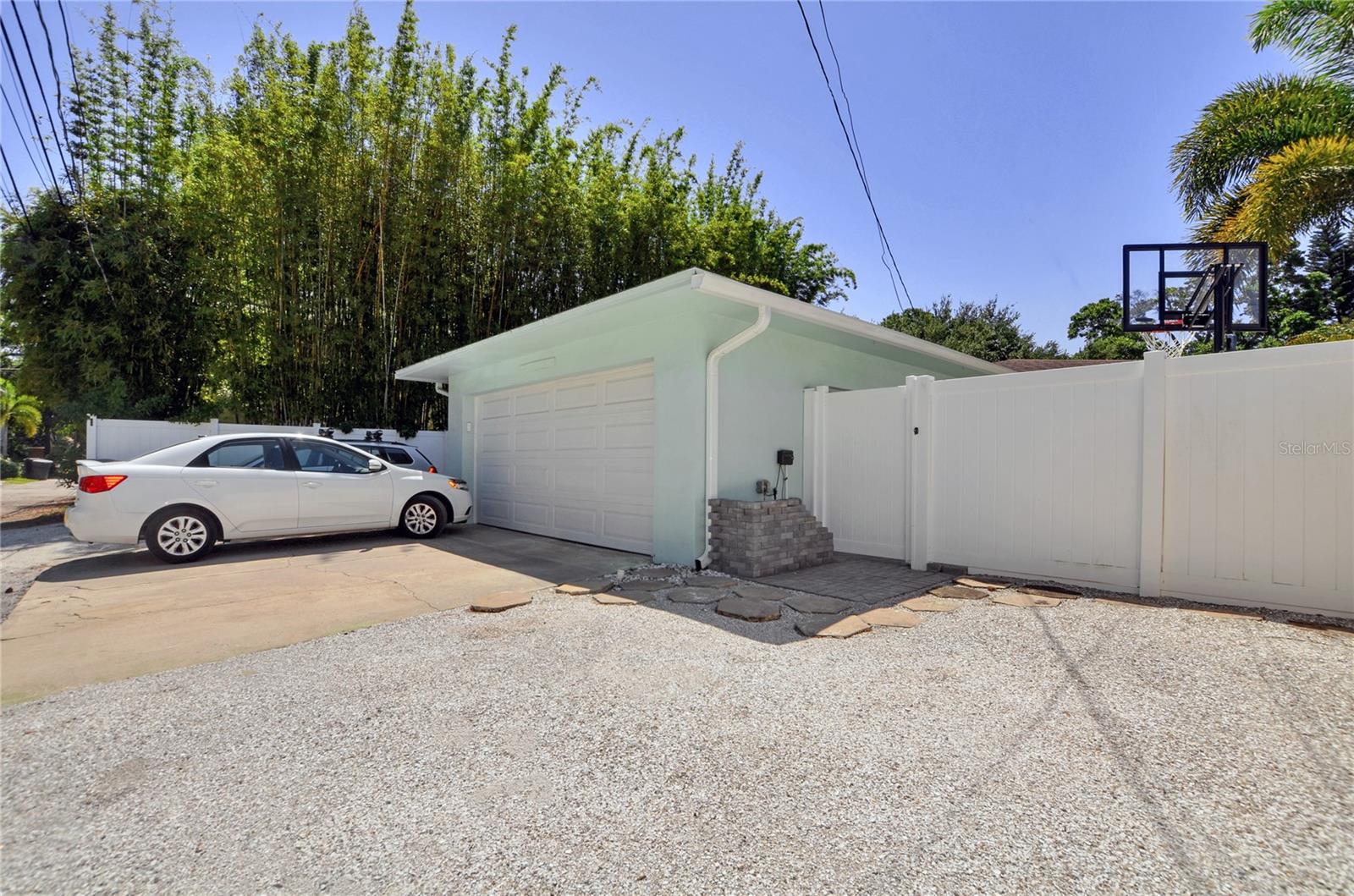 CRESCENT HEIGHTS - Residential Lease