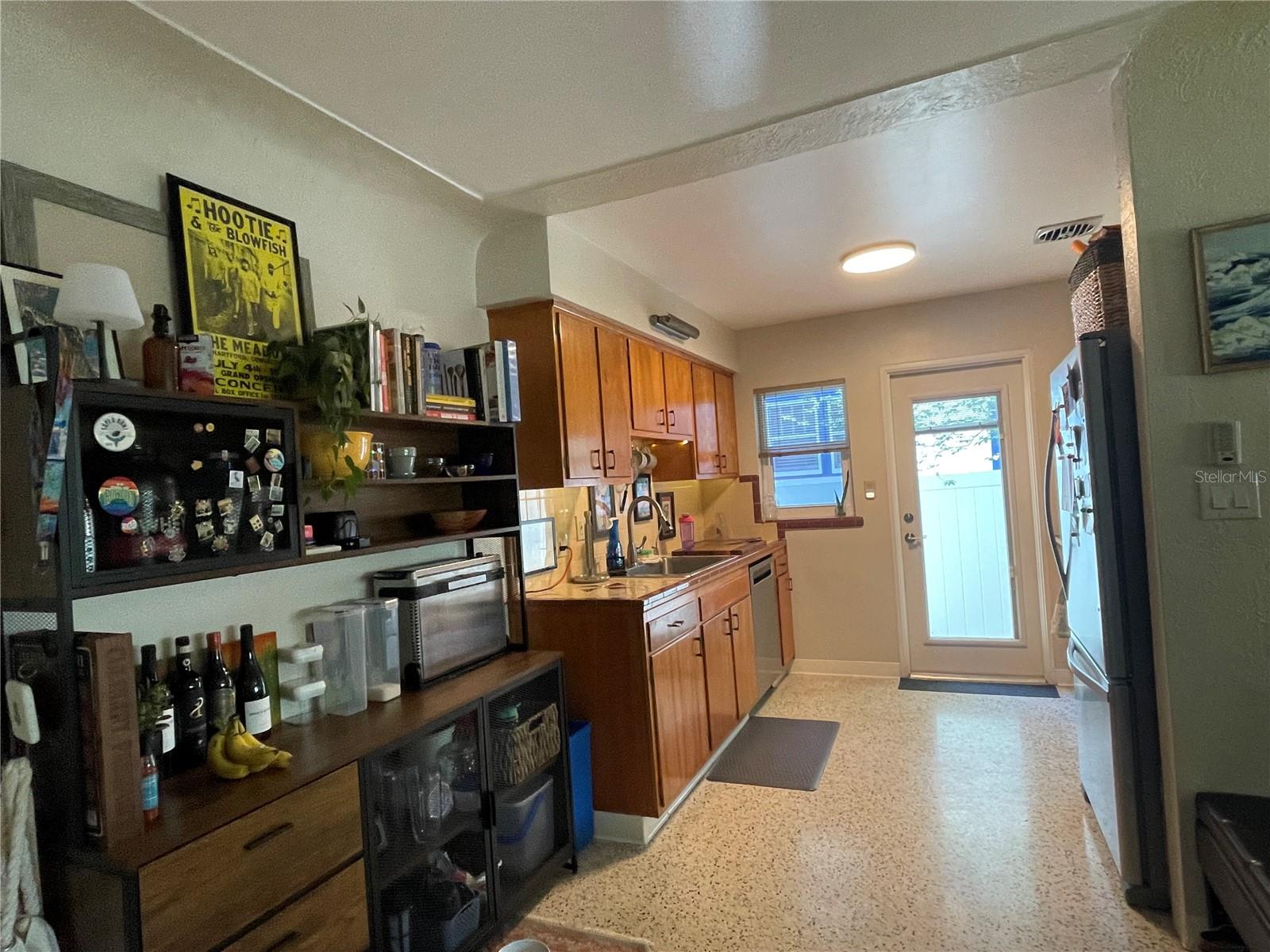 CRESCENT HEIGHTS - Residential Lease