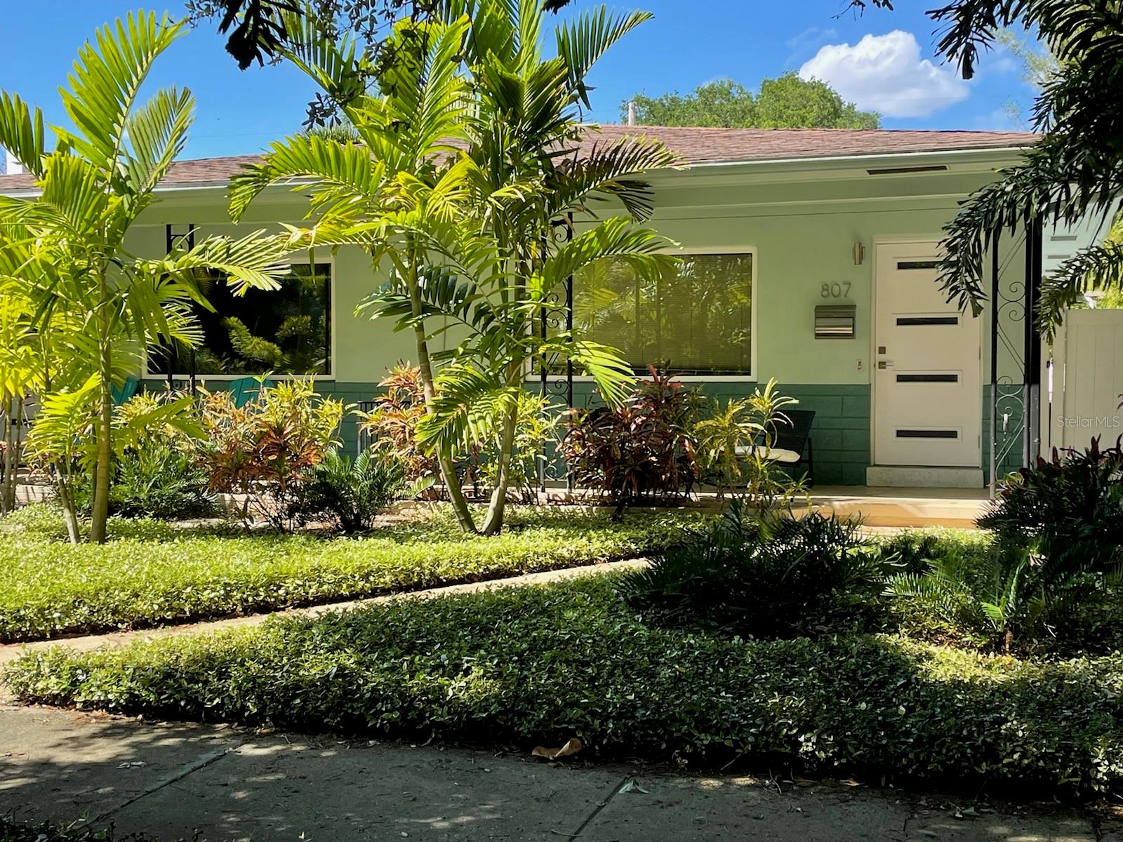 CRESCENT HEIGHTS - Residential Lease