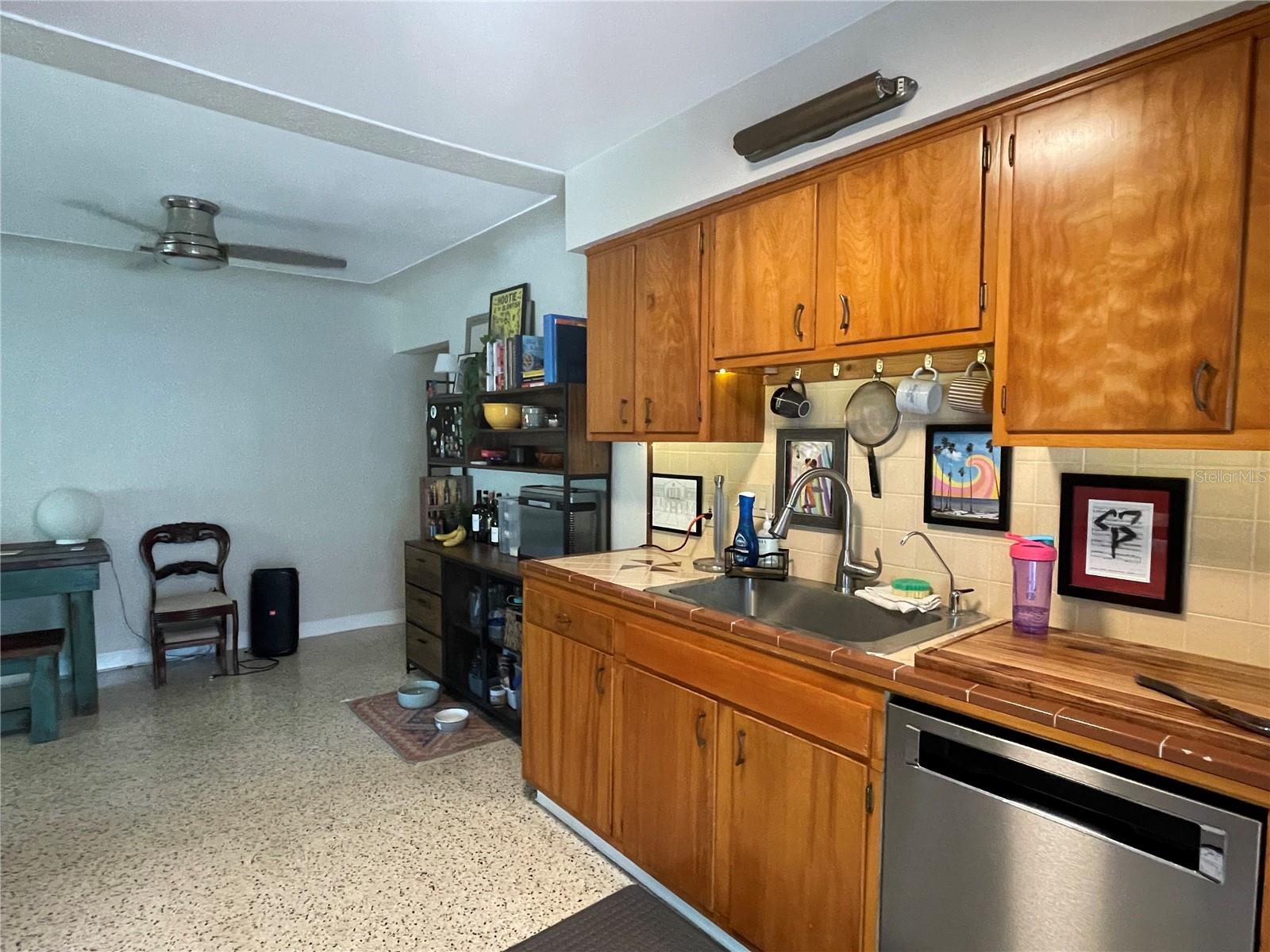 CRESCENT HEIGHTS - Residential Lease