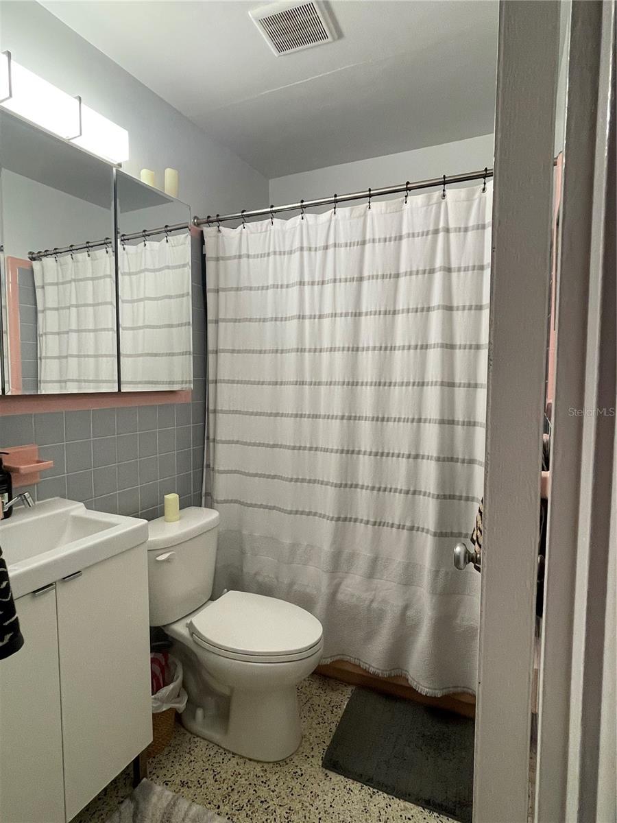 CRESCENT HEIGHTS - Residential Lease