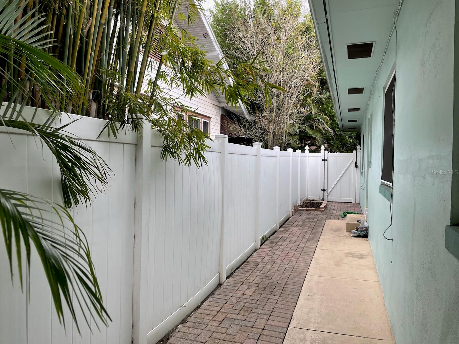 CRESCENT HEIGHTS - Residential Lease