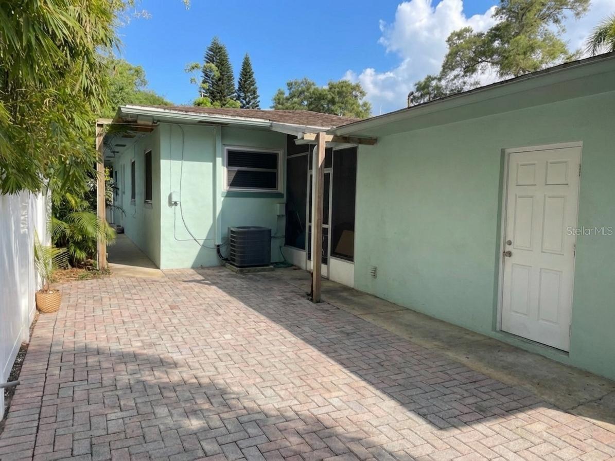 CRESCENT HEIGHTS - Residential Lease