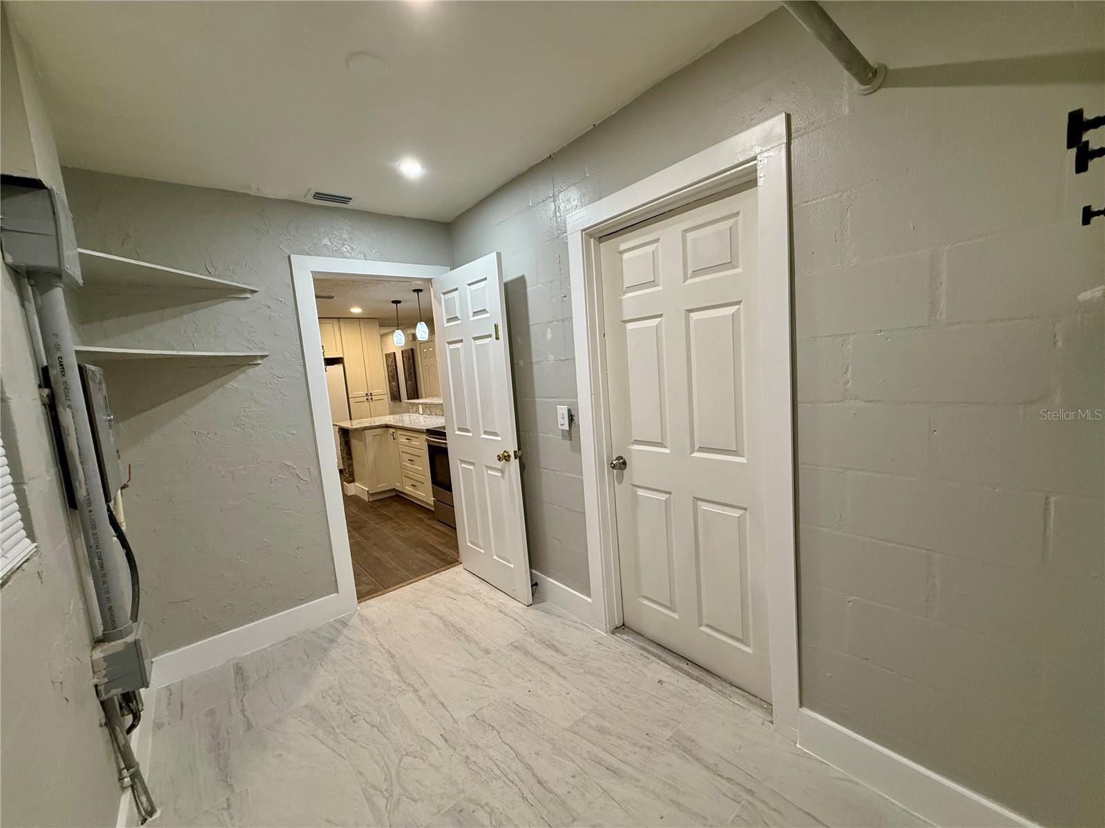 LAKE SARASOTA - Residential